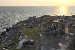 Peu après le début de l'invasion de l'Ukraine le 24 février 2022, l'armée russe s'était emparée de l'île des serpents, caillou stratégiquement situé à quelques dizaines de kilomètres des côtes, où stationnait un petit contingent de soldats ukraini...